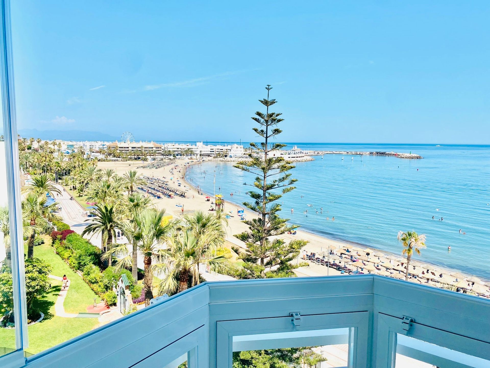 Dormitori de Pis de lloguer en Benalmádena amb Aire condicionat, Terrassa i Moblat