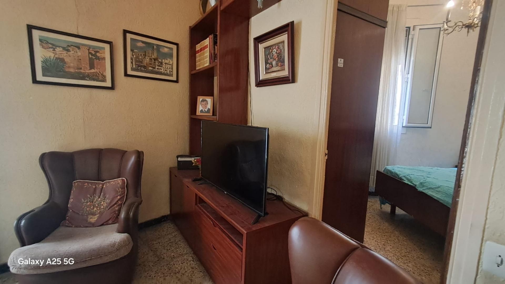 Sala d'estar de Planta baixa en venda en L'Hospitalet de Llobregat amb Terrassa i Balcó