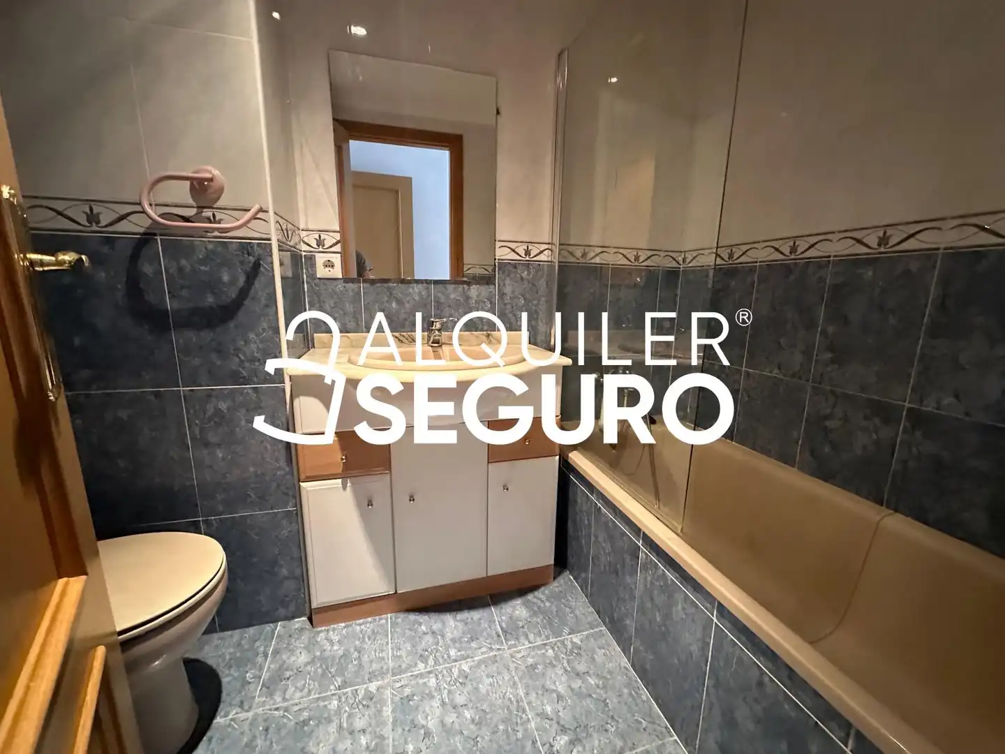 Bathroom of Flat for rent in Torrent  with Air Conditioner and Furnished