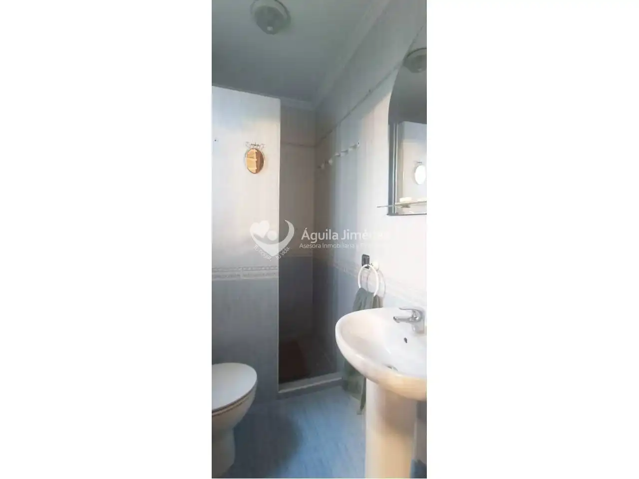 Baño de Casa adosada en venta en Alcalá de Guadaira con Aire acondicionado, Calefacción y Jardín privado