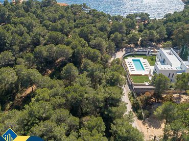 Villa con balcone in vendita a Santa Eulària
