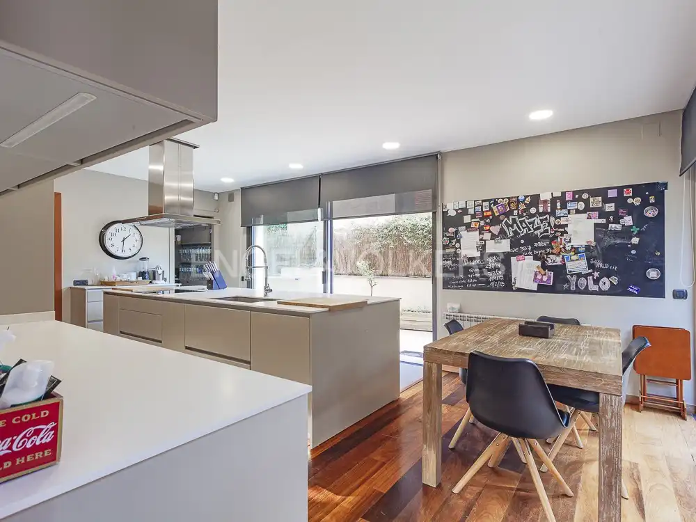 Cocina de Casa o chalet en venta en Barcelona con Aire acondicionado, Calefacción y Jardín privado