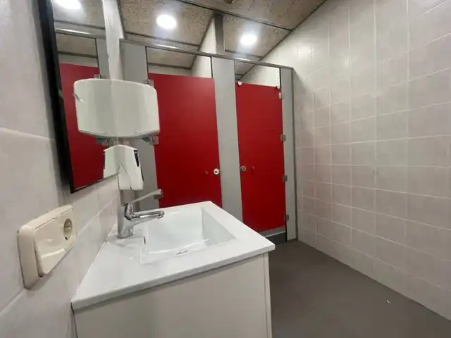Badezimmer von Fabrikhallen zur Miete in Calonge i Sant Antoni