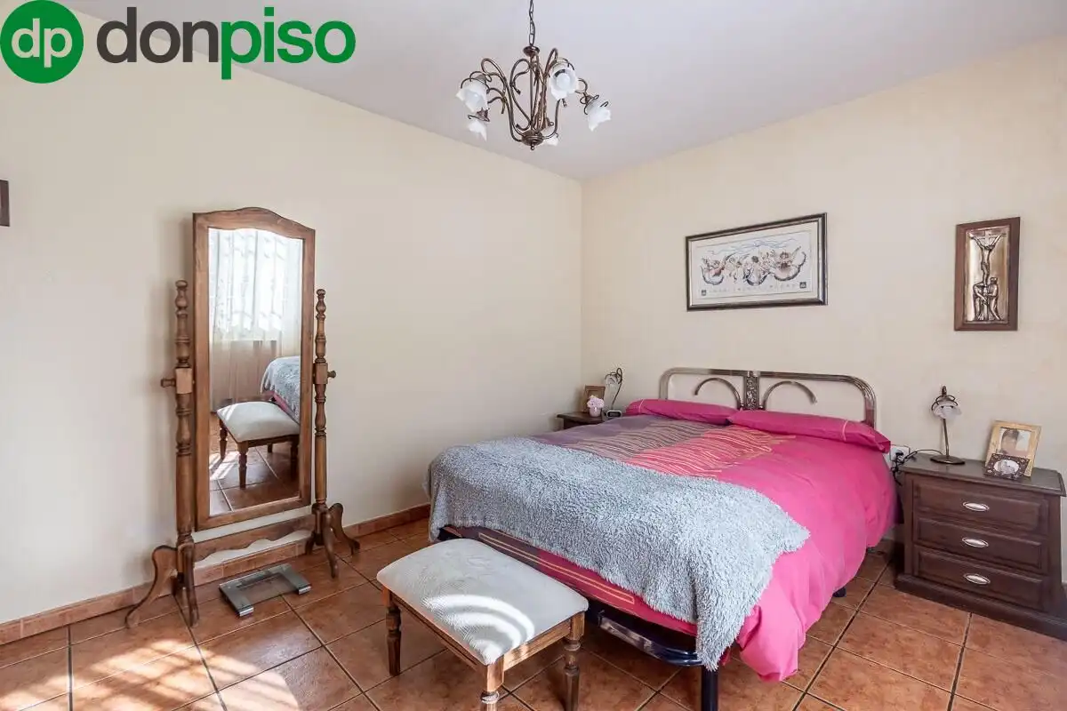 Detached house with pool for sale in Calle del Arache, imagen 17