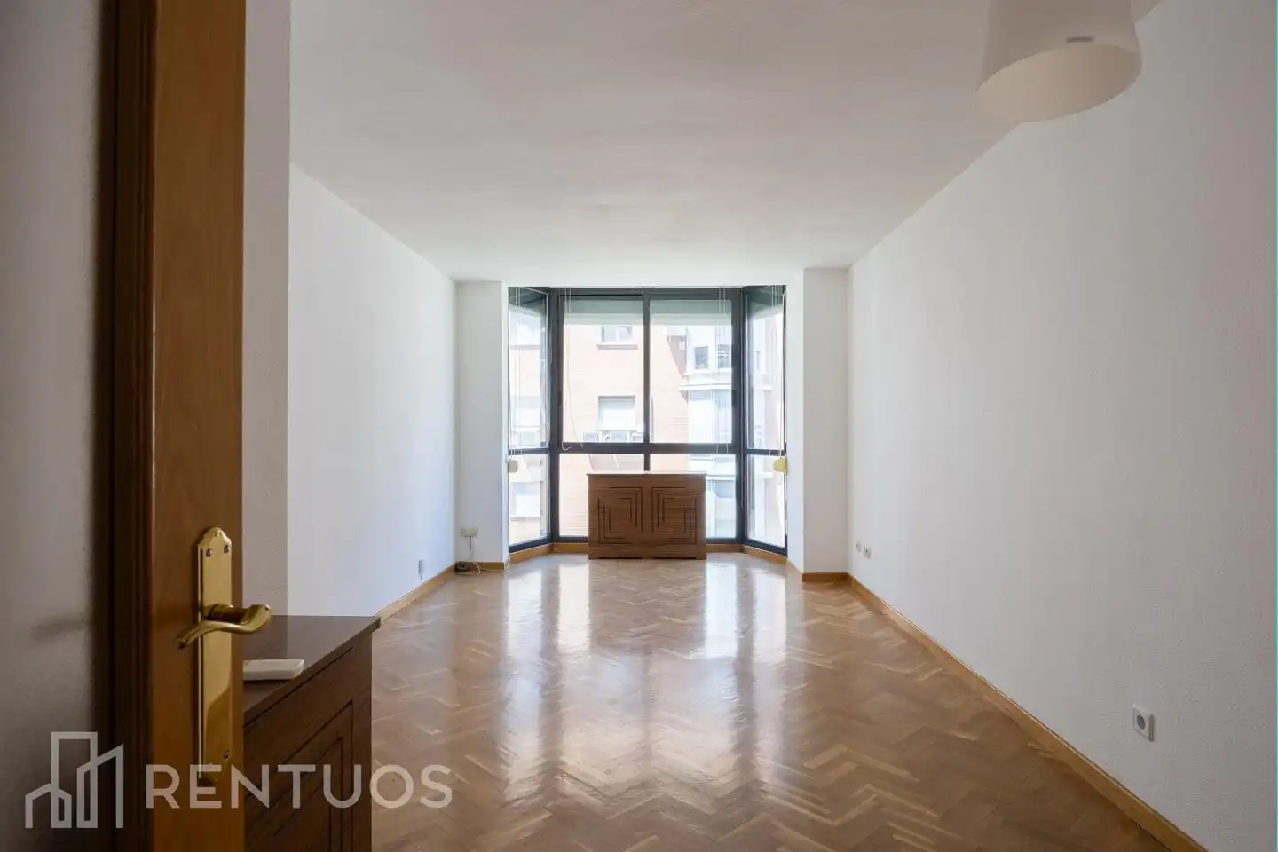 Living room of Flat for rent in Madrid  with Air Conditioner, Heating and Parquet flooring