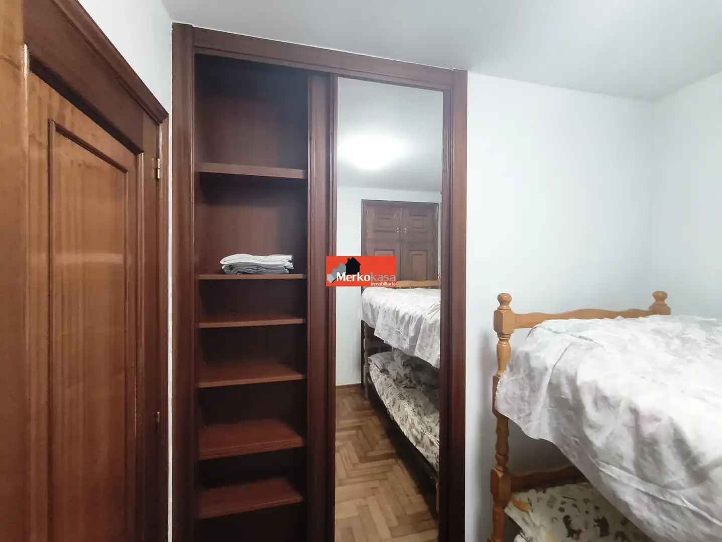 Habitación de Apartamento de alquiler en Lugo con Calefacción, Trastero y Amueblado