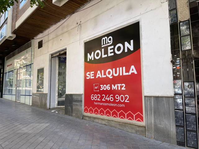 Local comercial en Alquiler en Avenida DOCTOR OLORIZ en Plaza de Toros