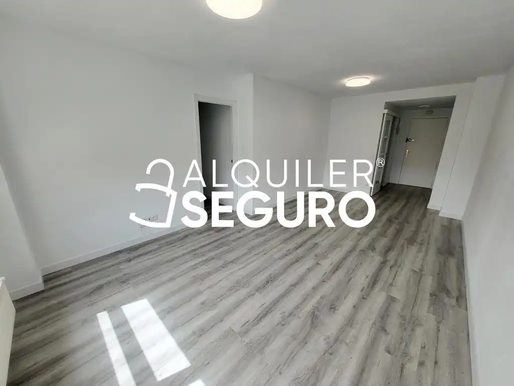 Dormitori de Pis de lloguer en Móstoles amb Calefacció i Piscina
