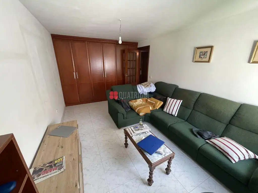 Sala d'estar de Pis en venda en Santiago de Compostela 