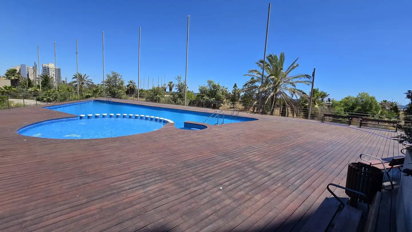 Piscina de Apartament en venda en La Manga del Mar Menor amb Aire condicionat, Terrassa i Piscina