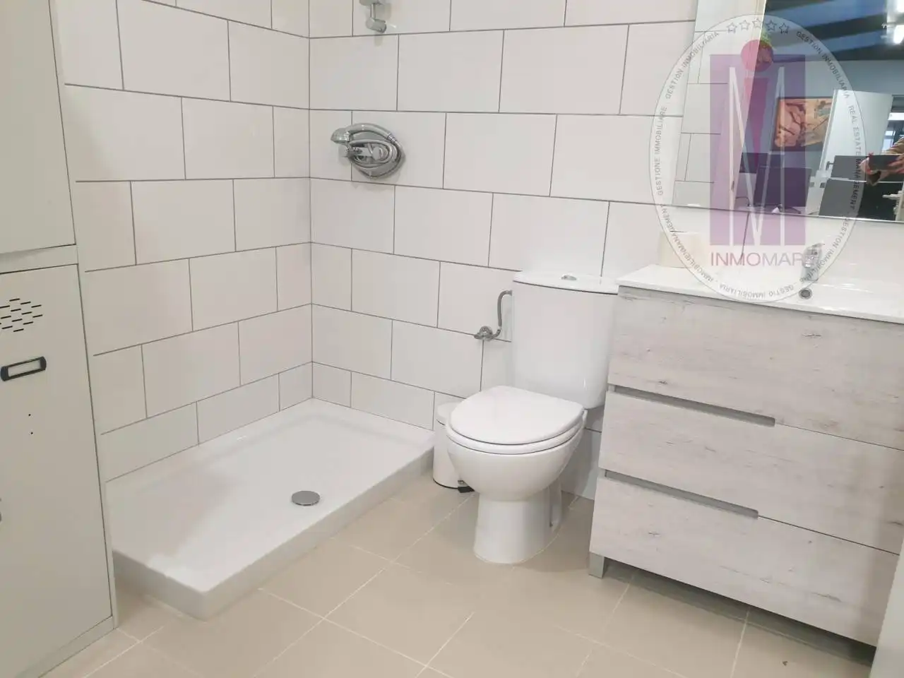 Badezimmer von Büro zum Verkauf in Esplugues de Llobregat mit Klimaanlage