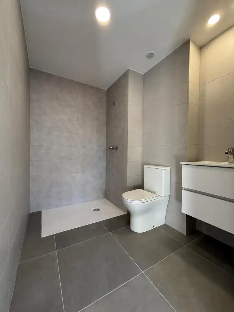 Badezimmer von Wohnungen zur Miete in Massanassa mit Terrasse, Abstellraum und Möbliert
