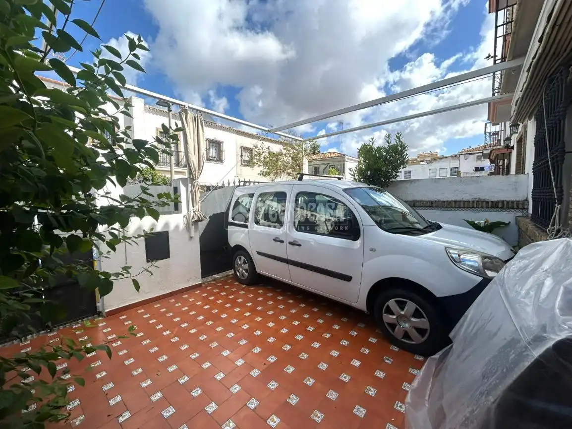 Parking de Casa adosada en venta en Huelva con Aire acondicionado