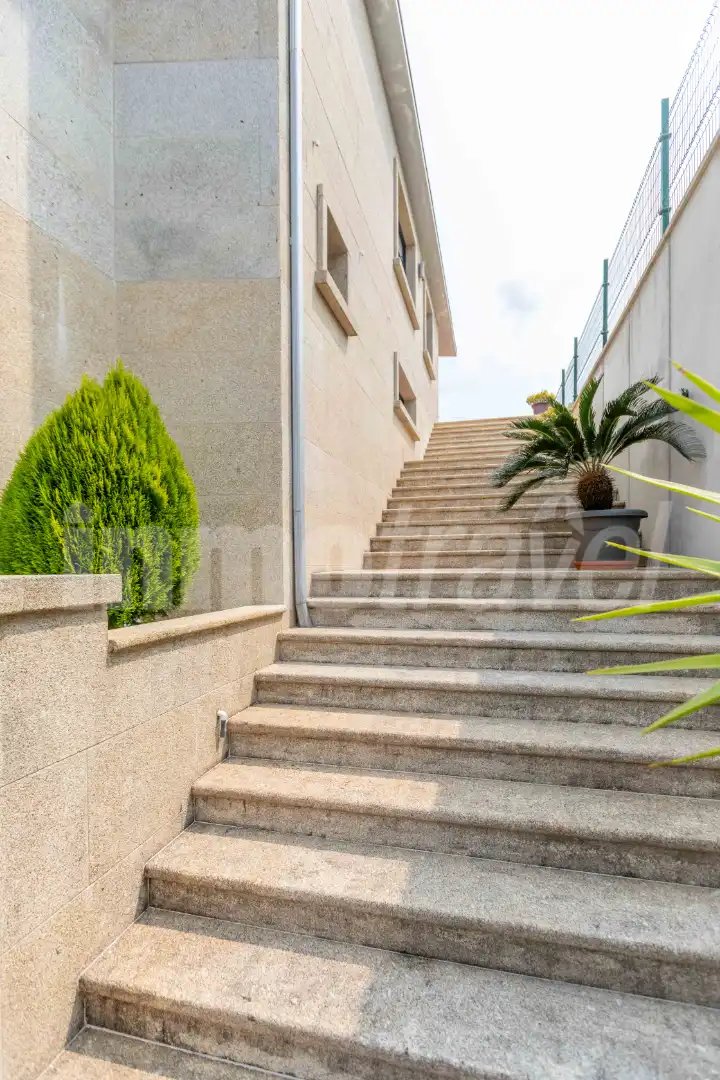 Vista exterior de Casa o chalet en venta en Sanxenxo con Calefacción, Jardín privado y Parquet