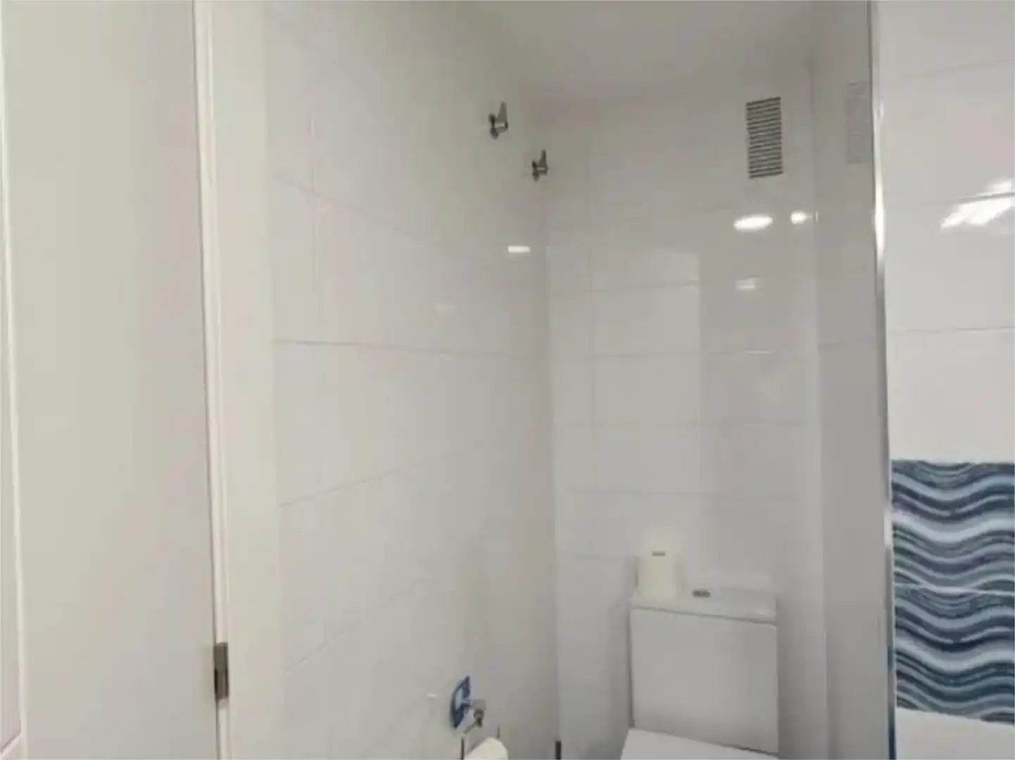Badezimmer von Wohnung zur Miete in  Valencia Capital mit Klimaanlage und Balkon
