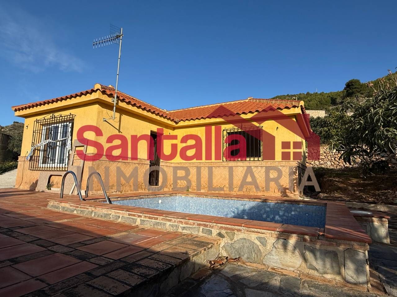 Vista exterior de Finca rústica en venda en Otívar amb Terrassa i Piscina
