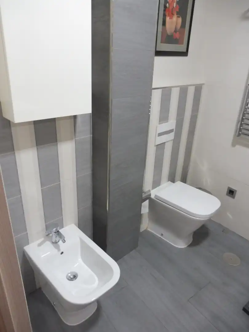 Bany de Apartament de lloguer en Granada amb Aire condicionat, Calefacció i Terrassa