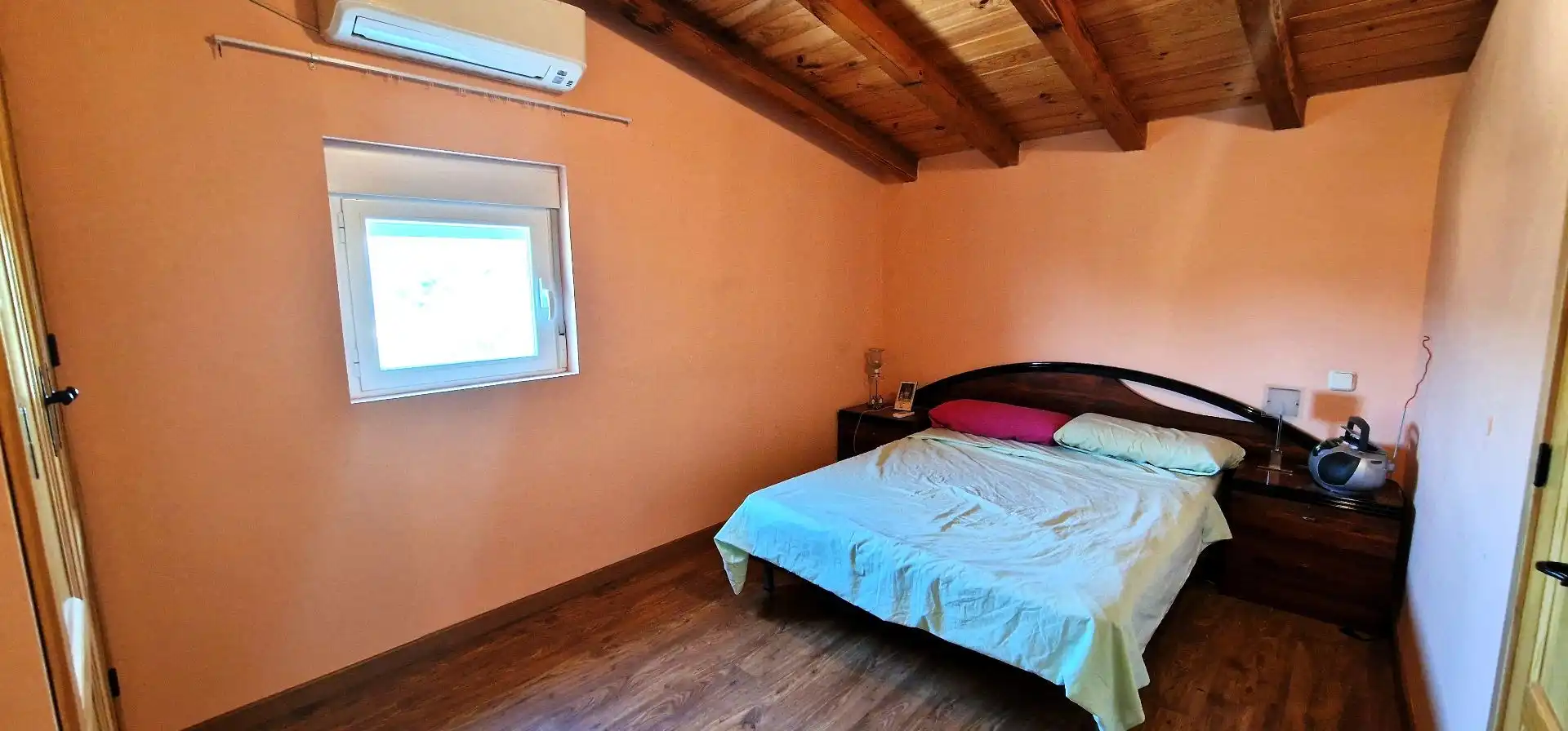Schlafzimmer von Einfamilien-Reihenhaus zum Verkauf in Jarandilla de la Vera mit Klimaanlage, Terrasse und Möbliert