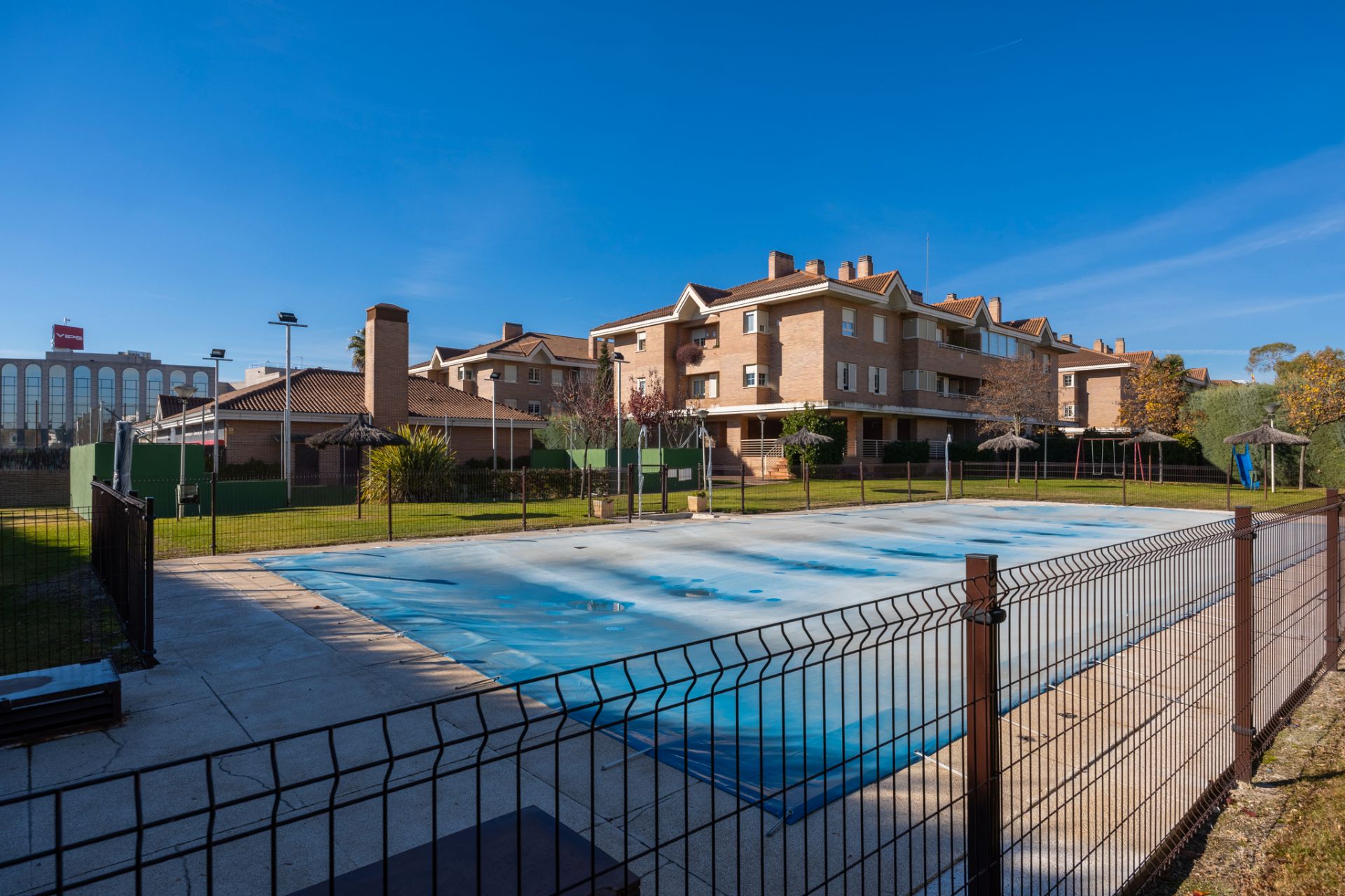 Piscina de Pis de lloguer en  Madrid Capital amb Aire condicionat, Jardí privat i Terrassa