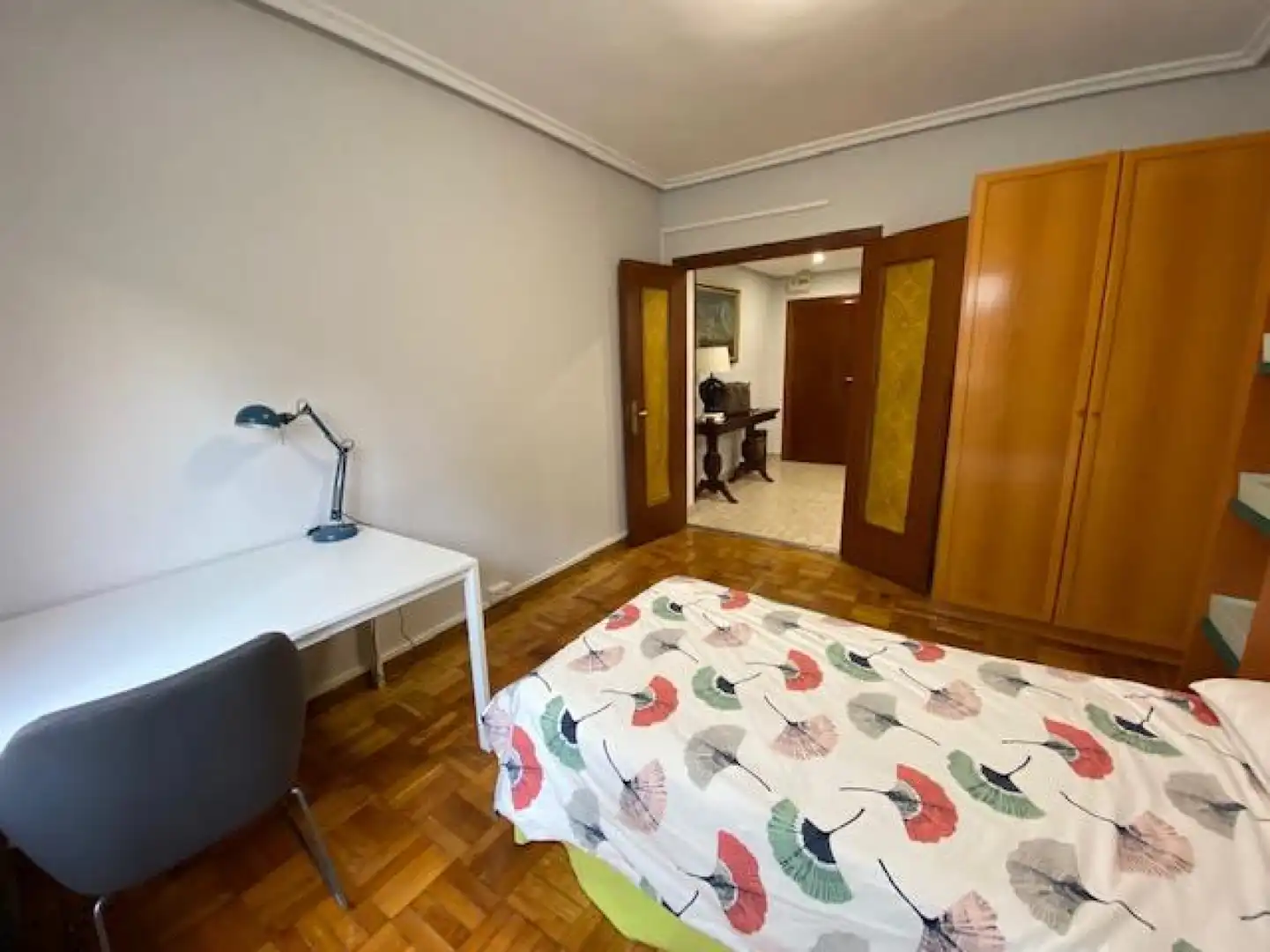Habitación de Piso de alquiler en Oviedo  con Calefacción y Amueblado