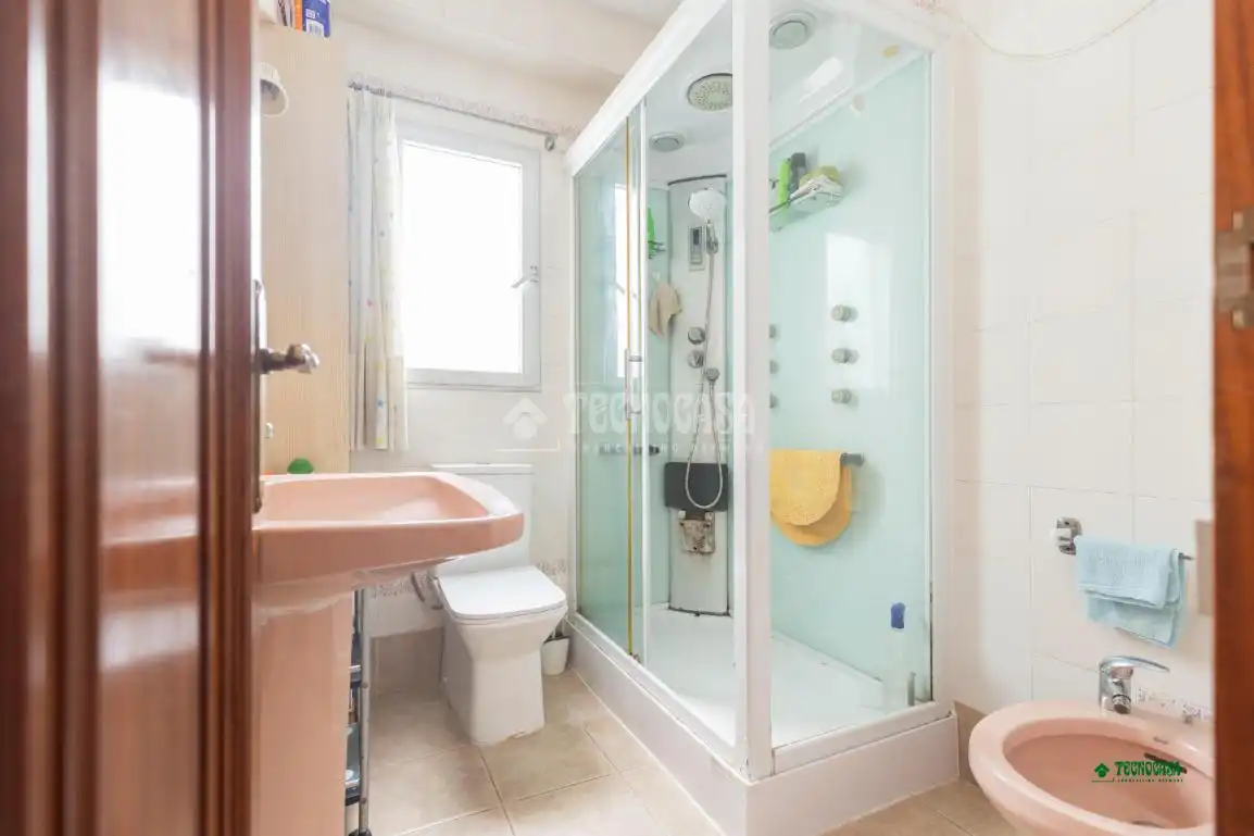 Bathroom of Flat for sale in Almería  with Heating and Terrace