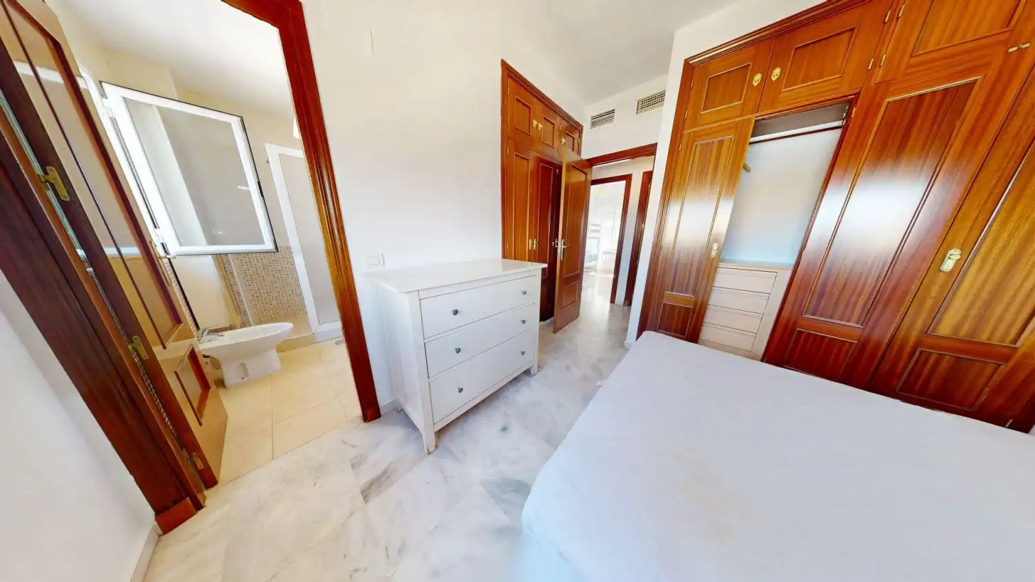 Bedroom of Flat for sale in Sevilla  with Air Conditioner and Storage room