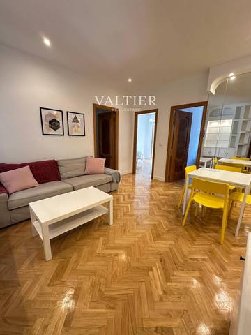Piso en Alquiler en Calle de Maudes en Ríos Rosas - Nuevos Ministerios