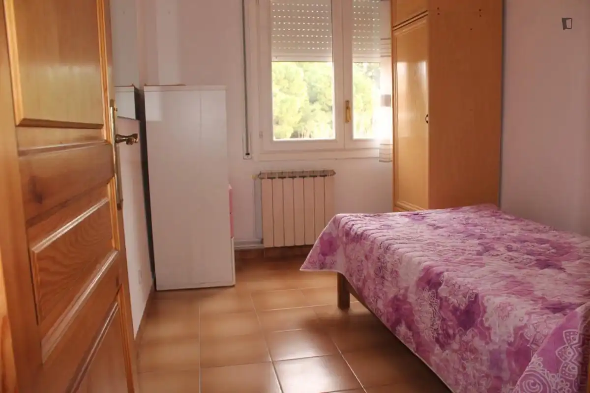 Habitación de Apartamento para compartir en Sant Joan Despí con Aire acondicionado, Calefacción y Amueblado