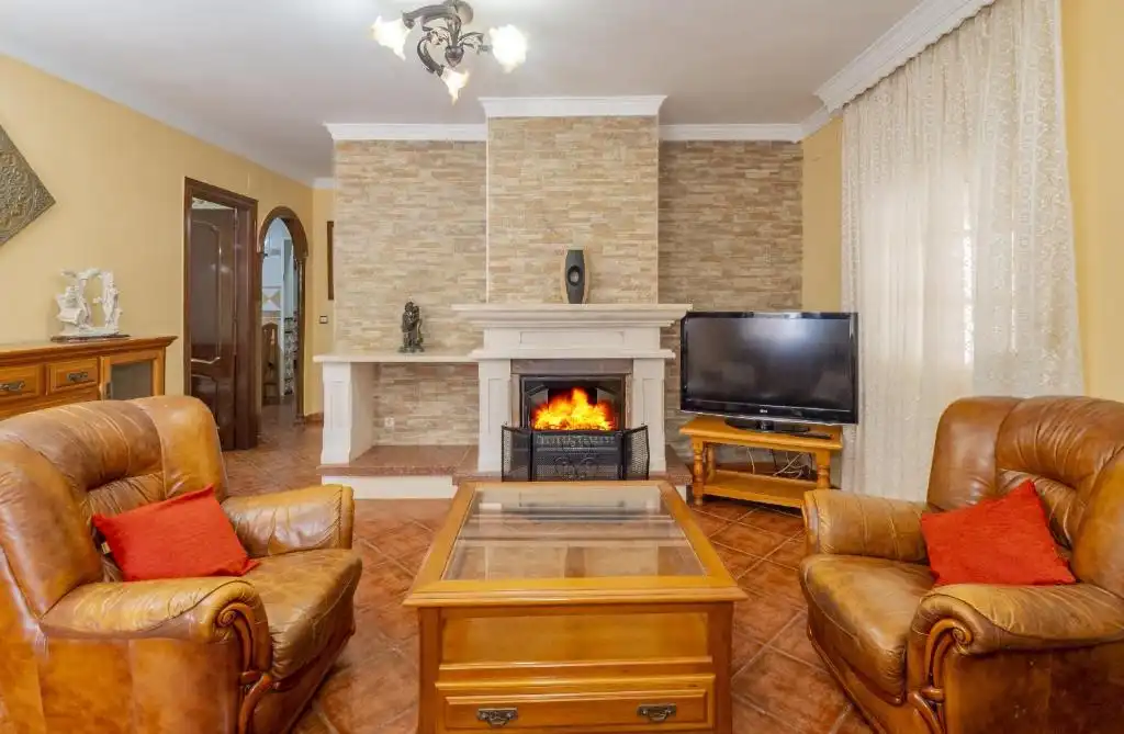 Sala d'estar de Casa o xalet en venda en Málaga amb Jardí privat, Terrassa i Piscina