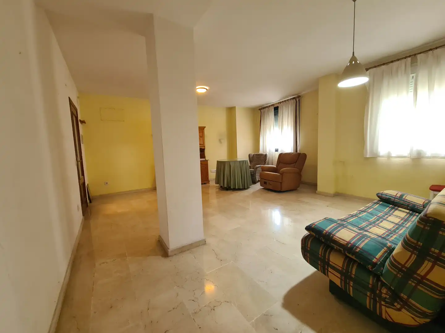 Living room of Flat for sale in Sevilla  with Air Conditioner and Storage room