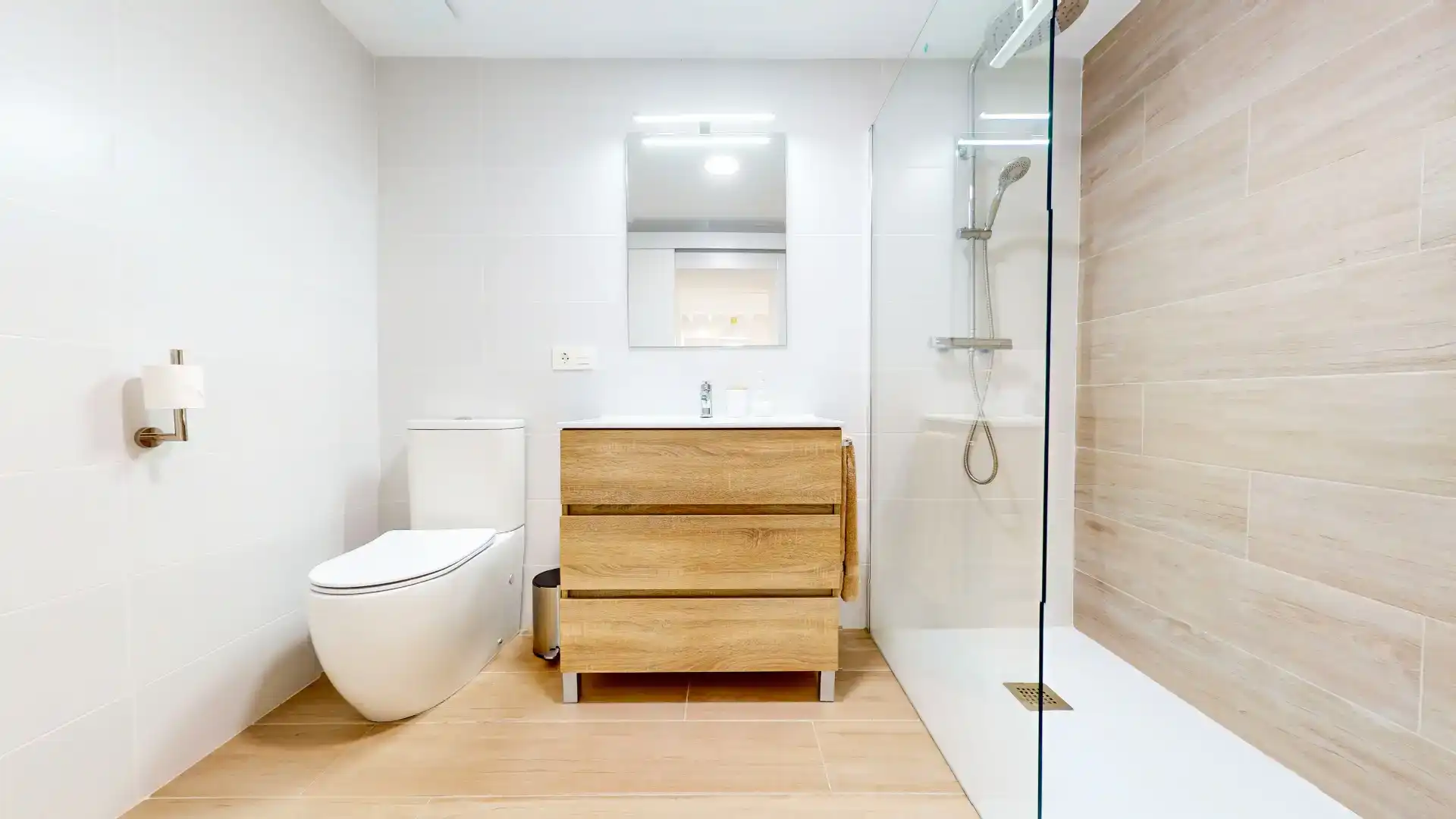 Badezimmer von Wohnung zur Miete in Dénia mit Parkett und Möbliert
