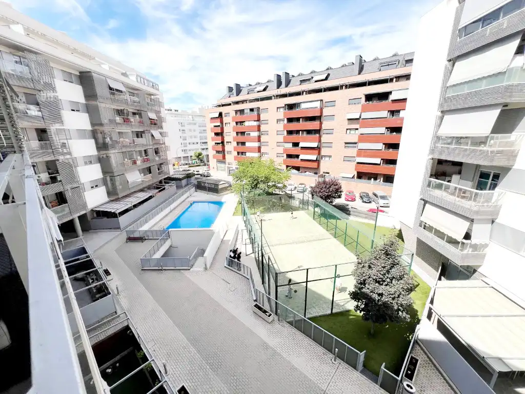 Piscina de Piso en venta en Alcalá de Henares con Aire acondicionado, Calefacción y Terraza