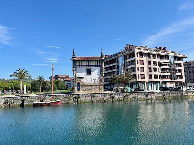 Vista exterior de Local en venta en Zumaia