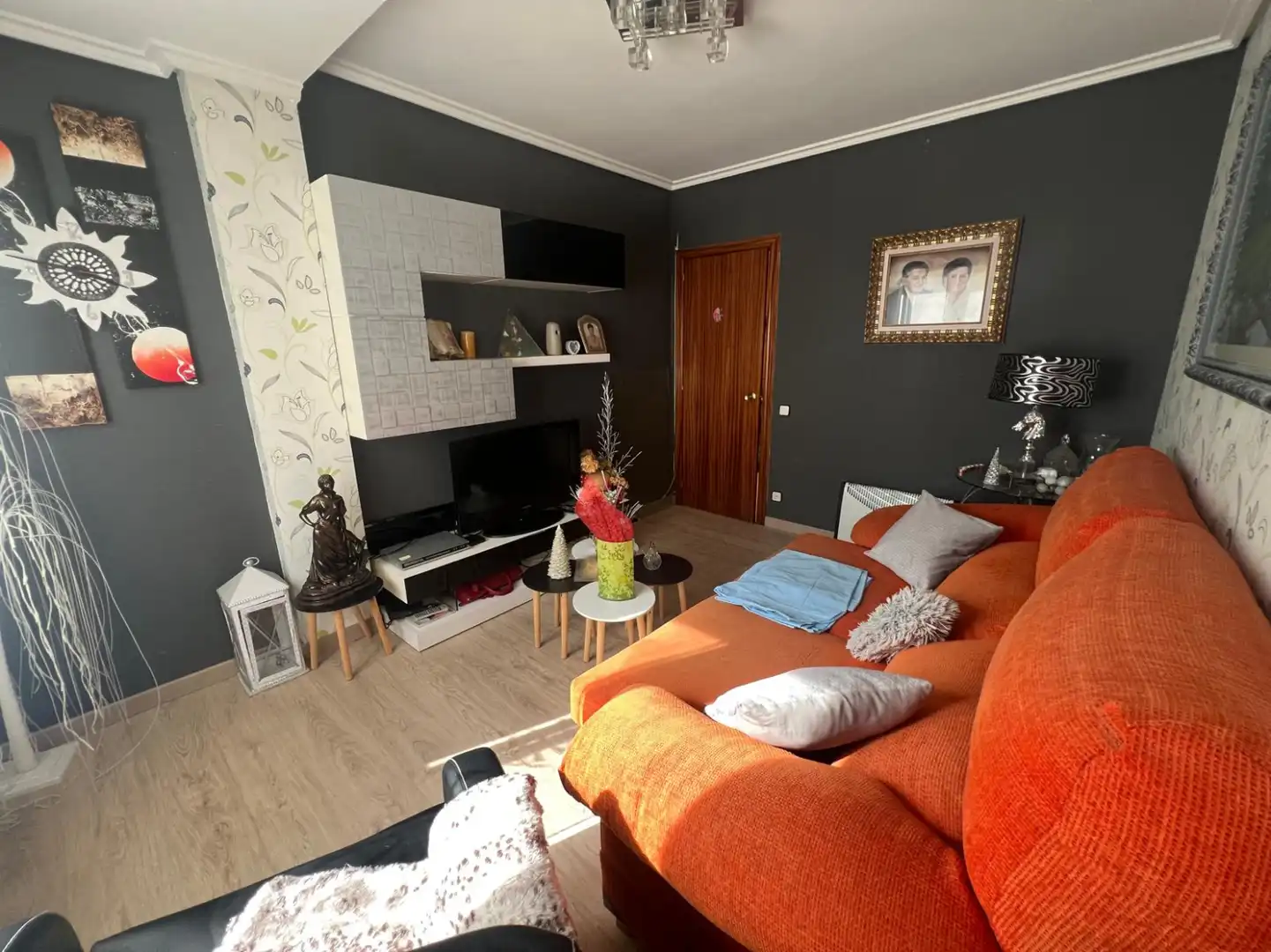 Sala de estar de Piso en venta en  Logroño con Calefacción, Trastero y Balcón