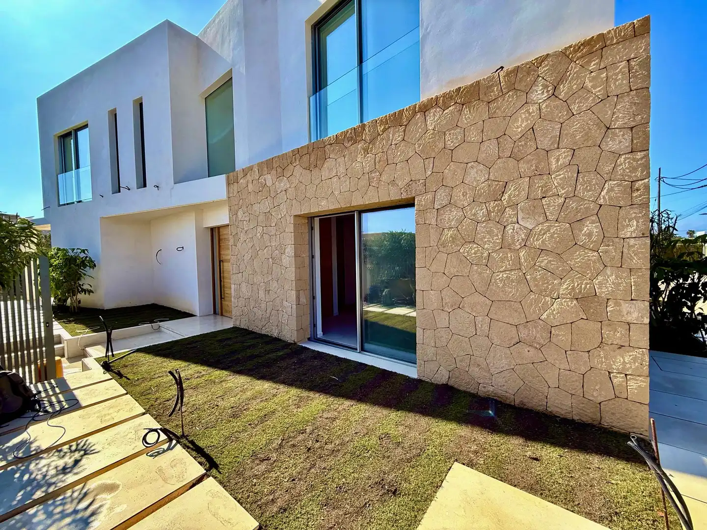 Vista exterior de Casa o xalet en venda en Sant Josep de sa Talaia amb Aire condicionat, Calefacció i Jardí privat