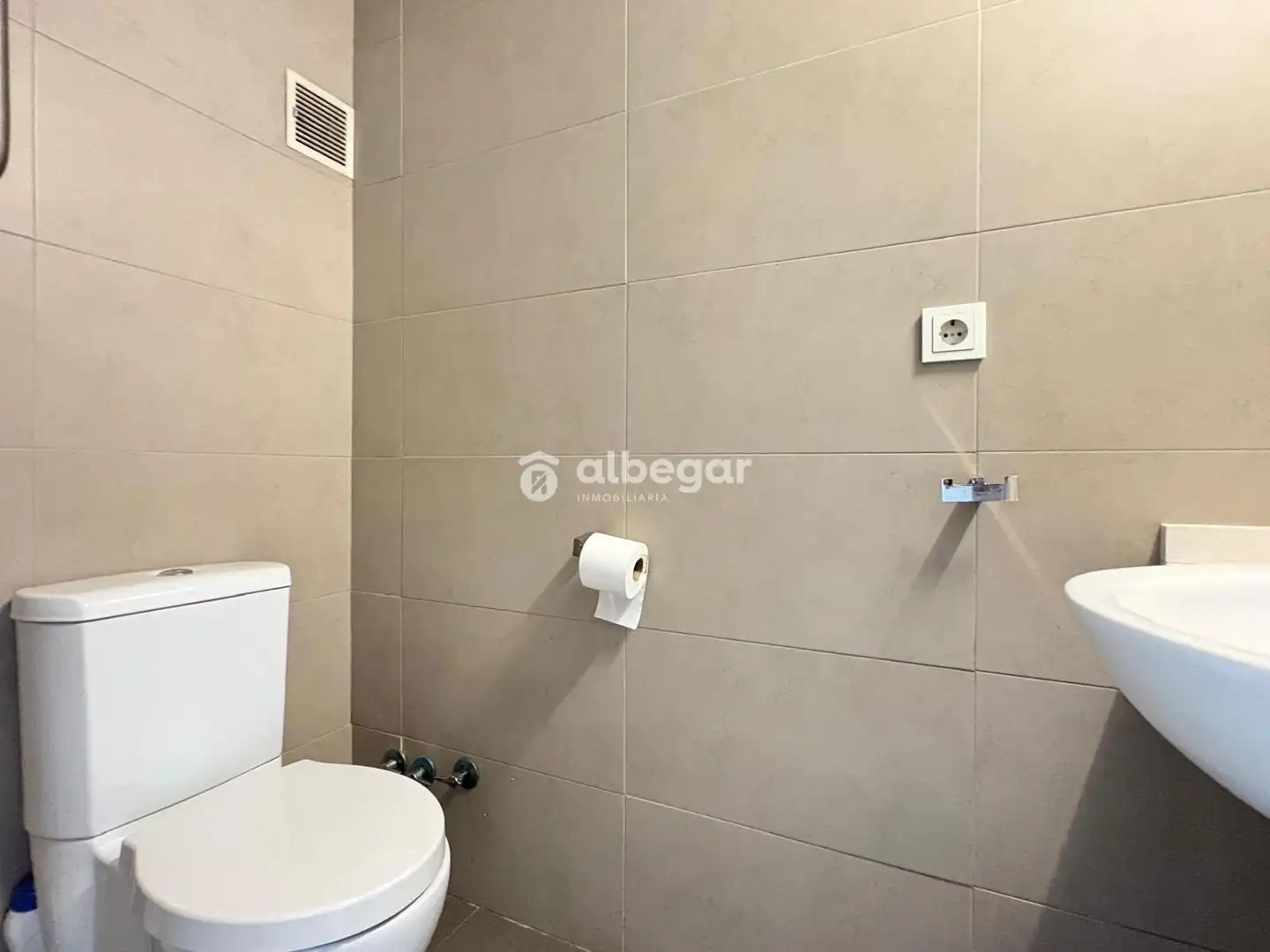Bany de Pis en venda en Valencia amb Aire condicionat, Terrassa i Piscina
