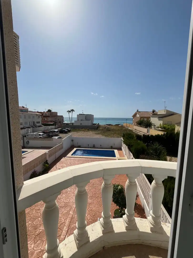 Piscina de Casa adosada en venda en Vinaròs amb Aire condicionat, Calefacció i Jardí privat