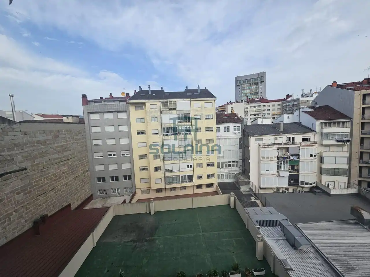 Außenansicht von Wohnung zur Miete in Ourense Capital  mit Heizung, Parkett und Abstellraum