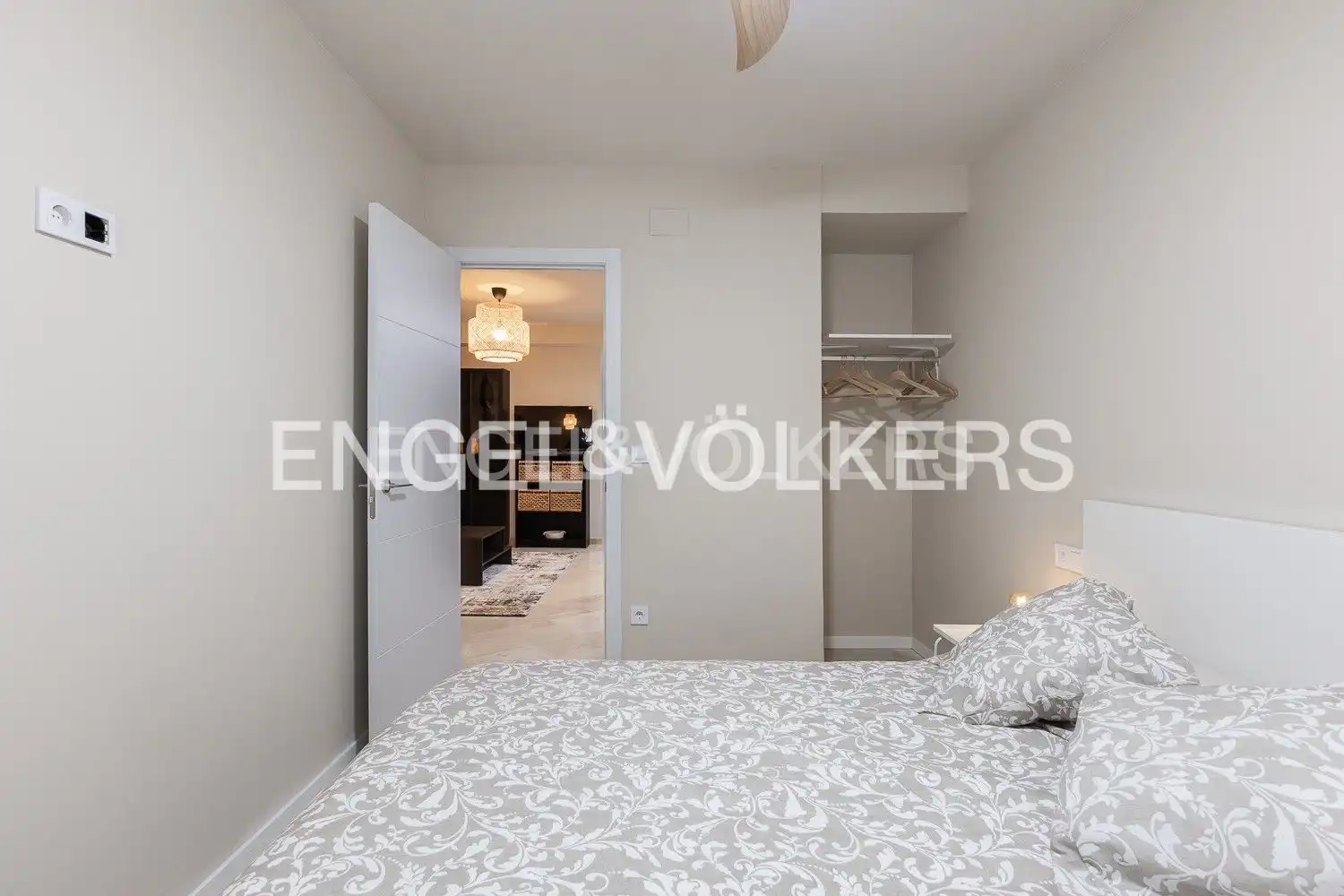 Dormitori de Apartament de lloguer en Valencia amb Aire condicionat, Calefacció i Moblat