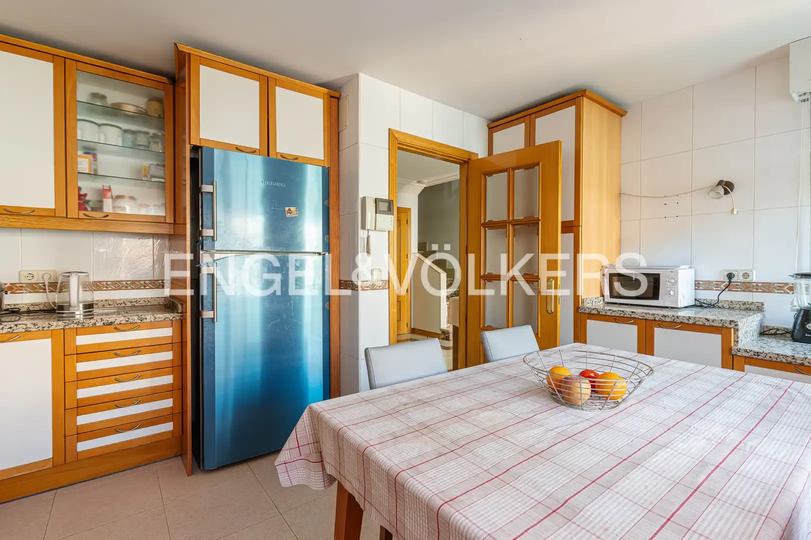 Cocina de Casa adosada en venta en Madrid con Aire acondicionado, Calefacción y Jardín privado