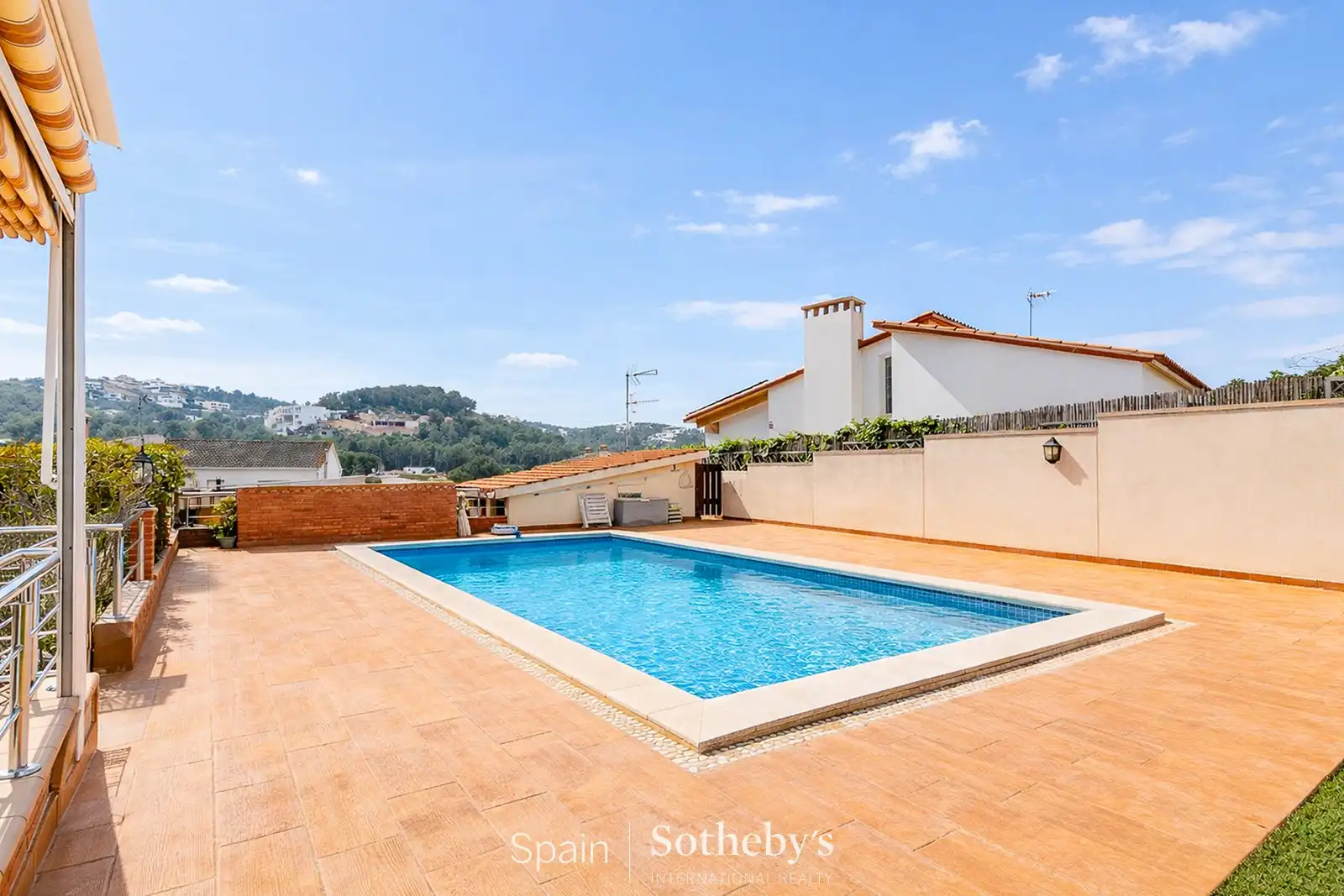 Swimming pool of Houses for sale in Sant Pere de Ribes  with Air Conditioner, Heating and Private garden