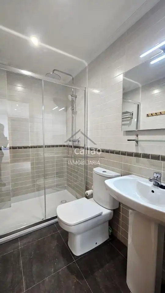 Baño de Piso de alquiler en Ferrol con Calefacción, Trastero y Amueblado