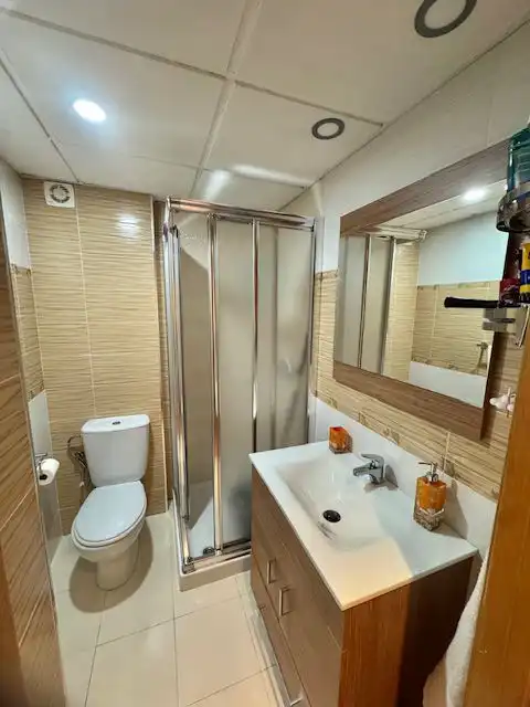 Badezimmer von Wohnung zum Verkauf in Sevilla mit Klimaanlage und Abstellraum