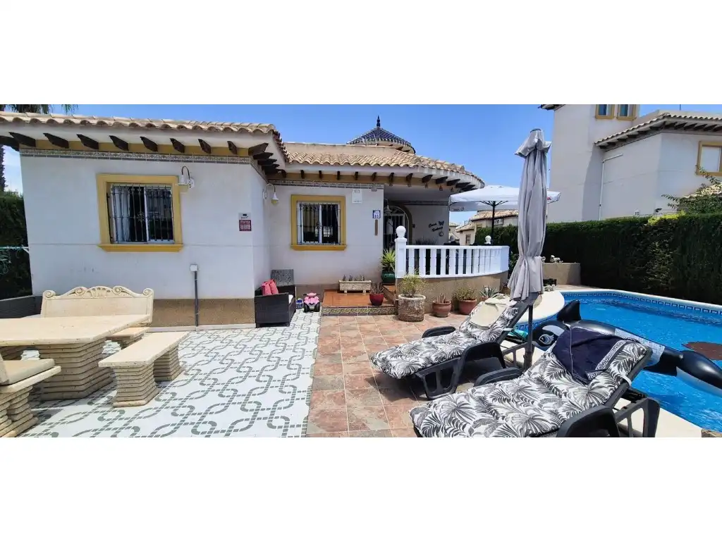 House with pool for sale in Poligono F-2 Filipinas Oeste, imagen 5