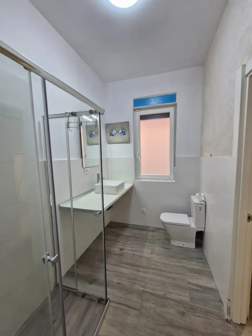 Baño de Piso de alquiler en Sestao  con Amueblado, Lavadora y Microondas