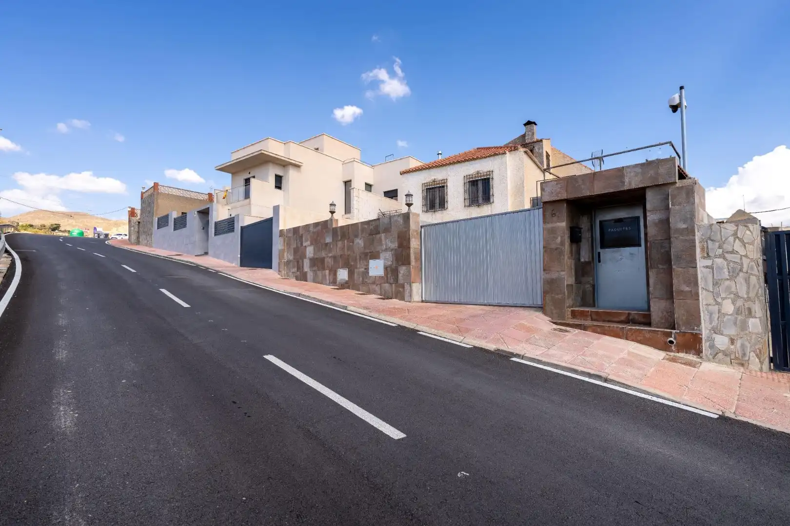 Casa amb piscina en venda a Avenida de Las Alpujarras 6, imagen 2