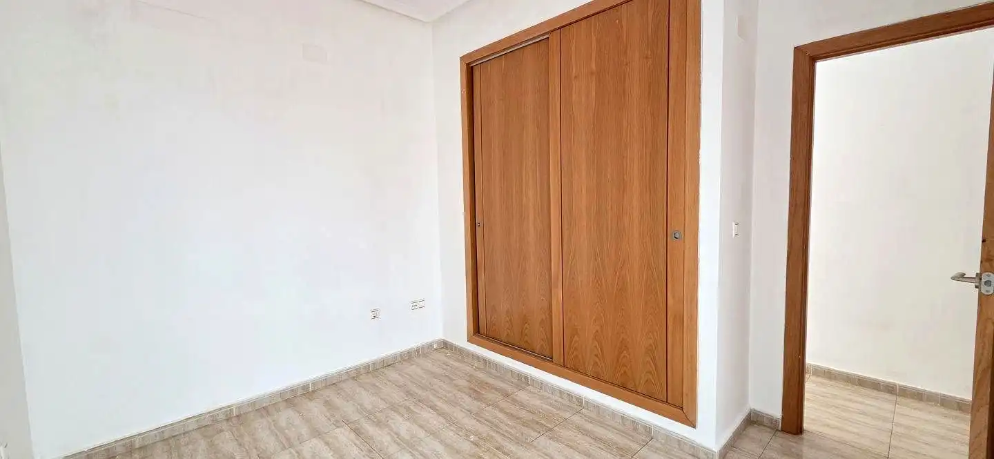 Habitación de Piso en venta en Almoradí con Balcón y Piscina comunitaria