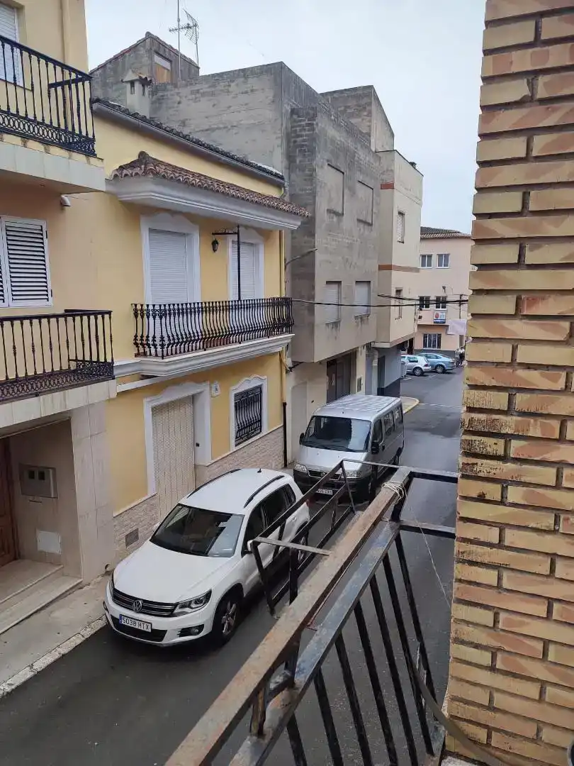 Vista exterior de Casa adosada en venda en Chella amb Aire condicionat, Traster i Balcó
