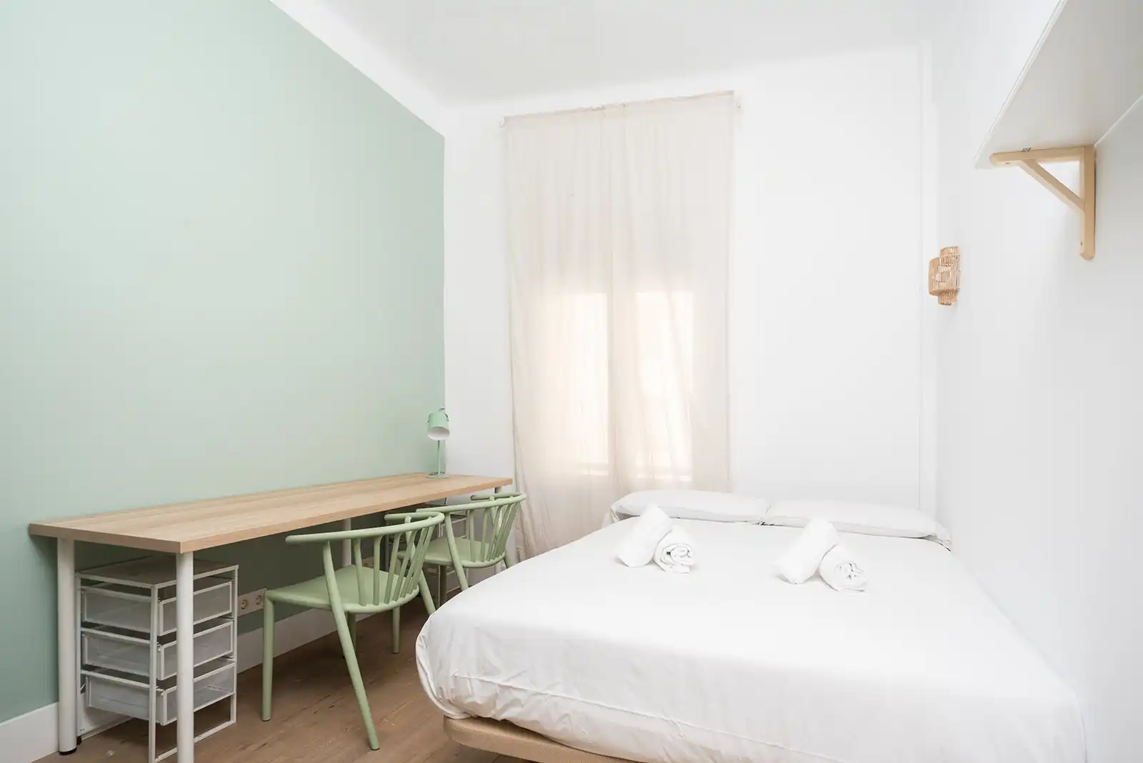Bedroom of Flat for rent in Zaragoza  with Air Conditioner, Terrace and Furnished