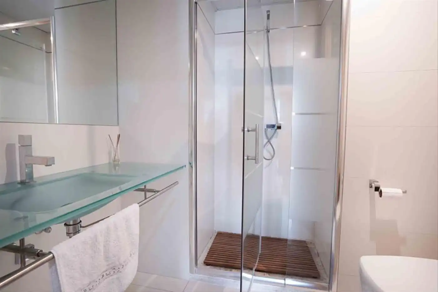 Baño de Piso de alquiler en Barcelona con Aire acondicionado, Calefacción y Terraza